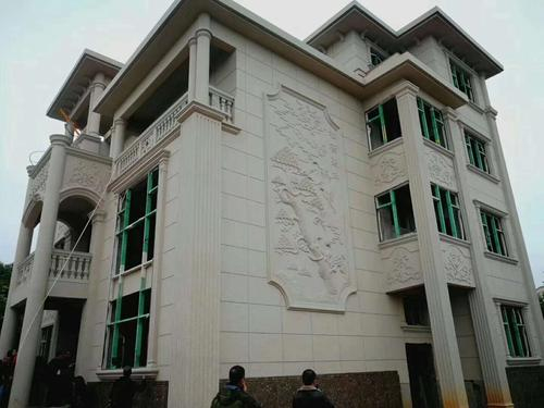 那么仿石漆與瓷磚、干掛石材對比有哪些優(yōu)點和缺點呢？